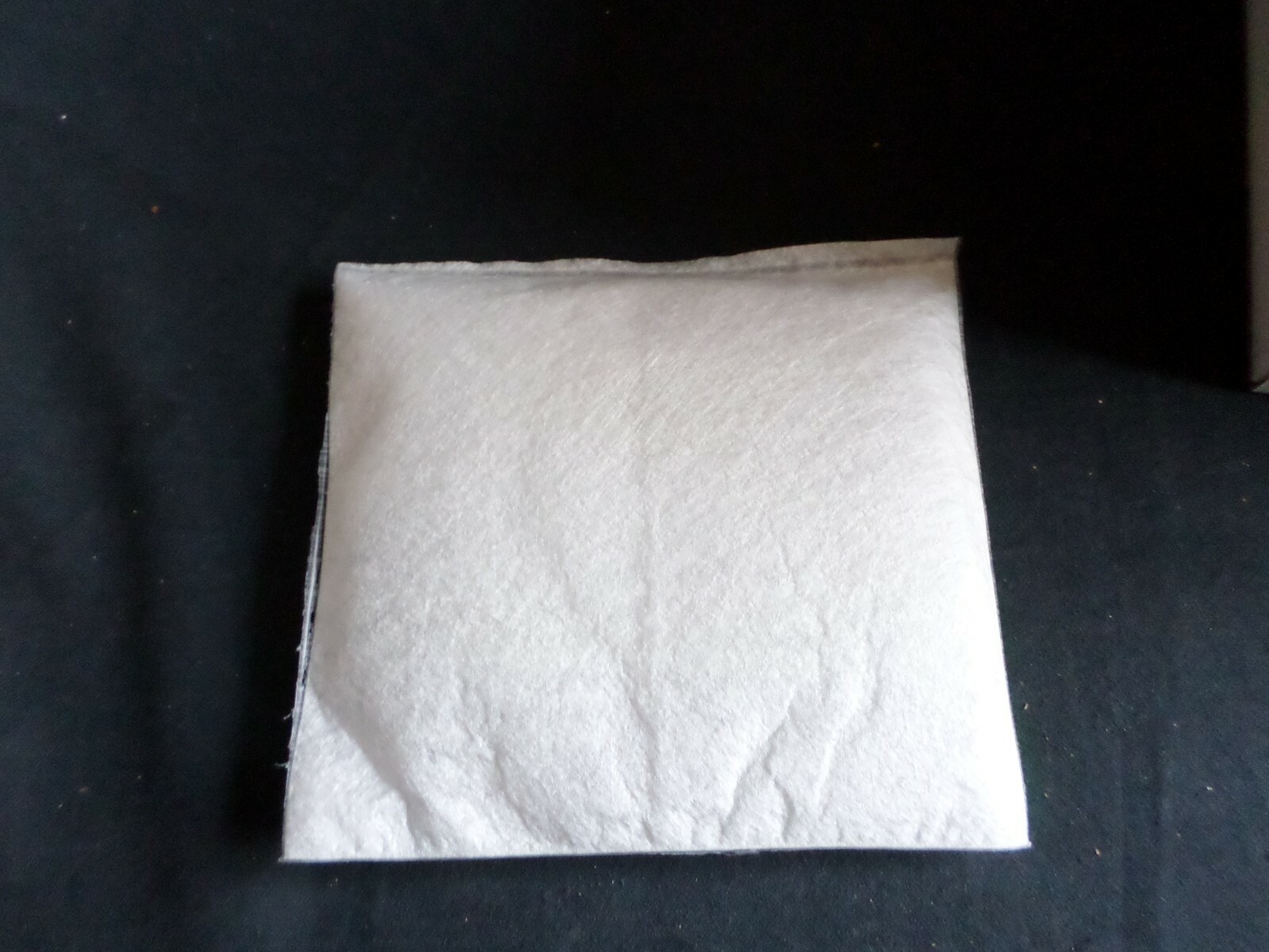 (16) VWR Phenolic Foam Spill Control Pillows, 1/4 Liter Capacity, 56616-330