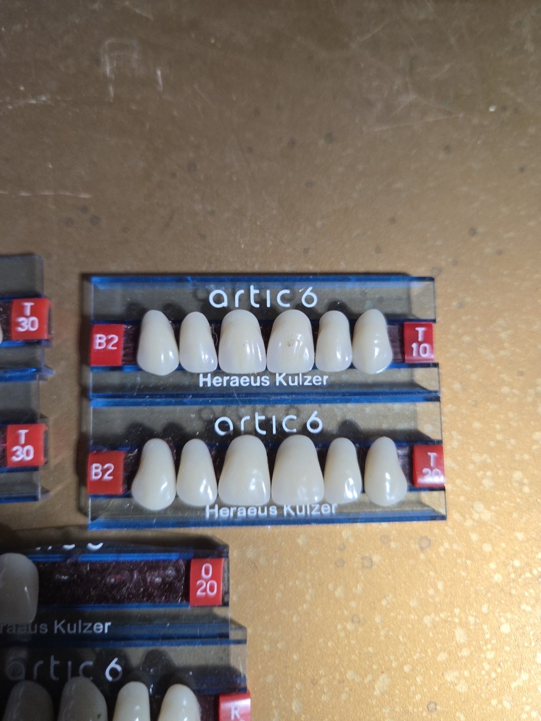 Mixed lot of Heraeus Kulzer Artic 6 Acrylic Mondial Dental teeth