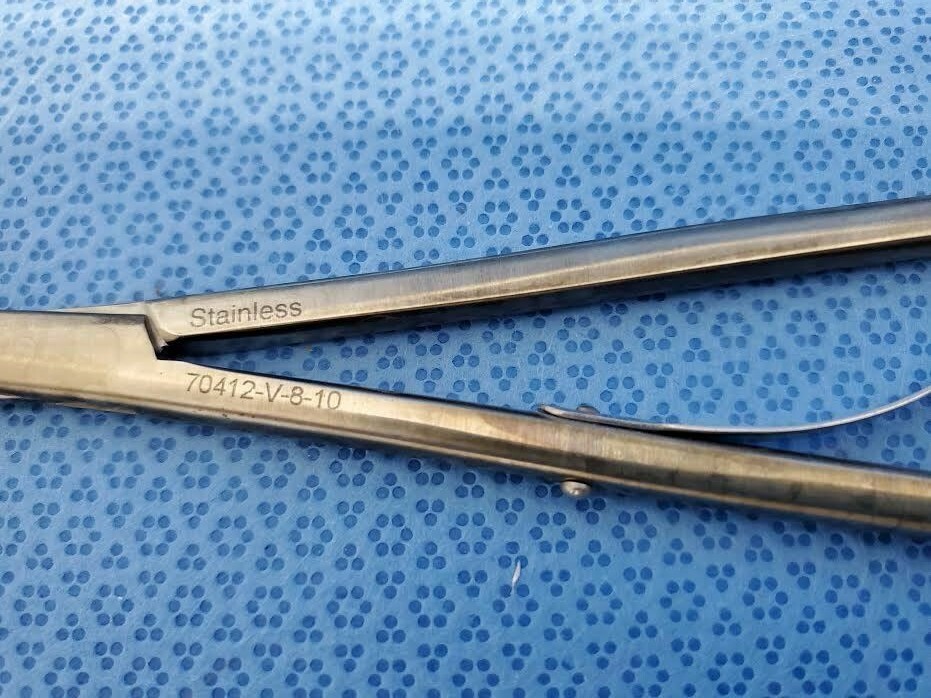 Symmetry Surgical 70412-V-8-10 Medium Vesocclude Clip Applier 11″ Angled Jaw