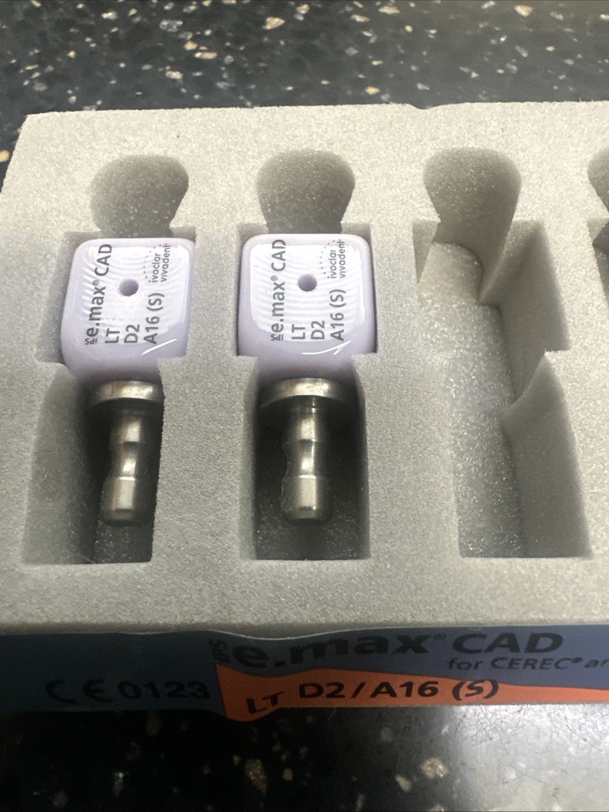 Cerec Ivoclar Emax IMPLANT LT D2 A16 (S) Screw Retained (1 Block)