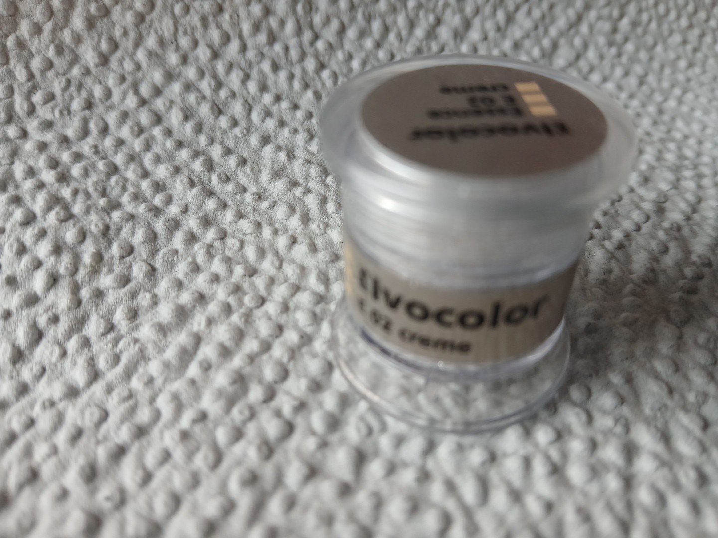 Ivocolor Essence E-02 Creme 1.8g, Past / Date, Mahogany Or Glaze Powder