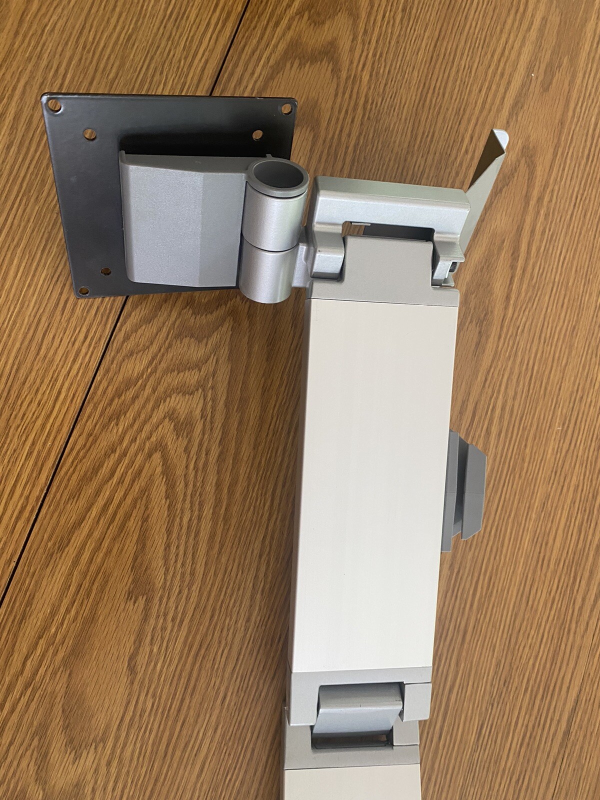 Hospital/Lab LCD Flat Panel Monitor Arm Desk Mount w/ Swivel/height adj com grad