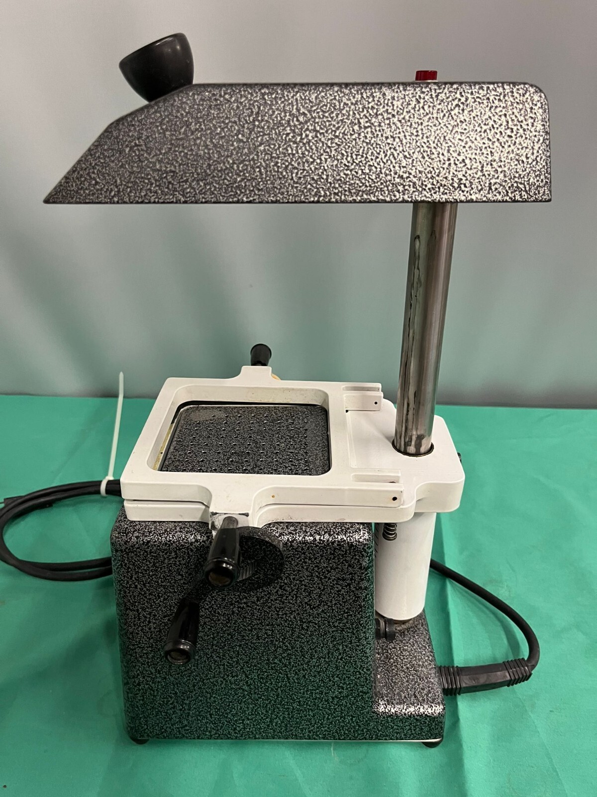 Ultradent Ultra-Form Vacuum Former – Model UP 250