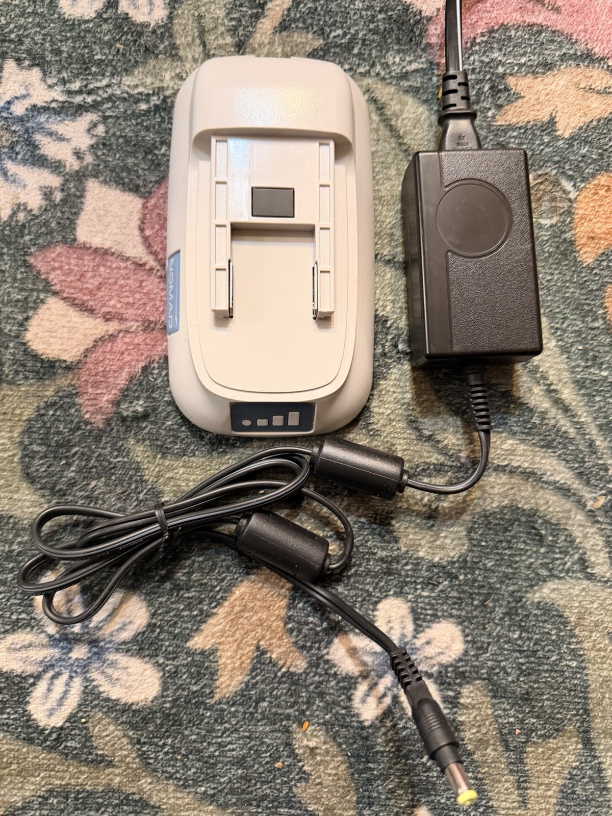KAVO NOMAD Pro 2 Portable Battery Charging Cradle With AC adapter White