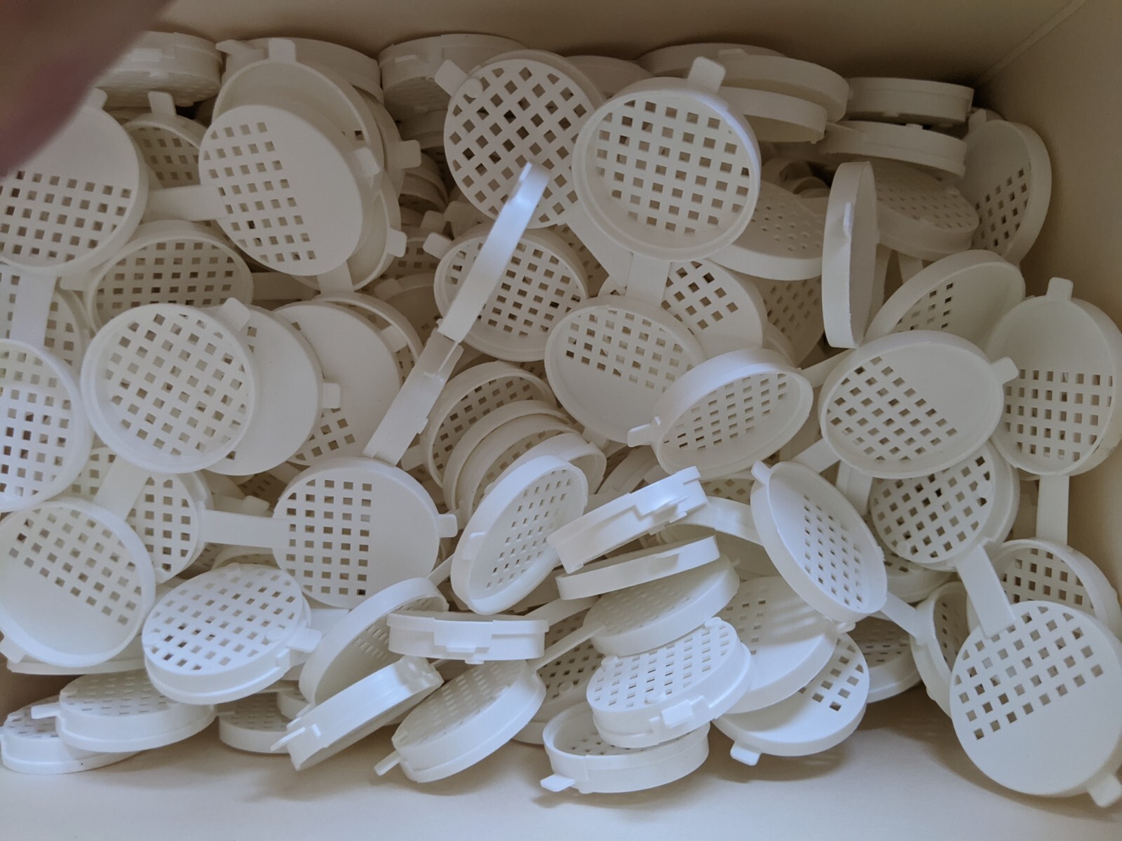 FISHERBRAND 29X6mm White HistoPlas Tissue Processing Capsules 250/Pack