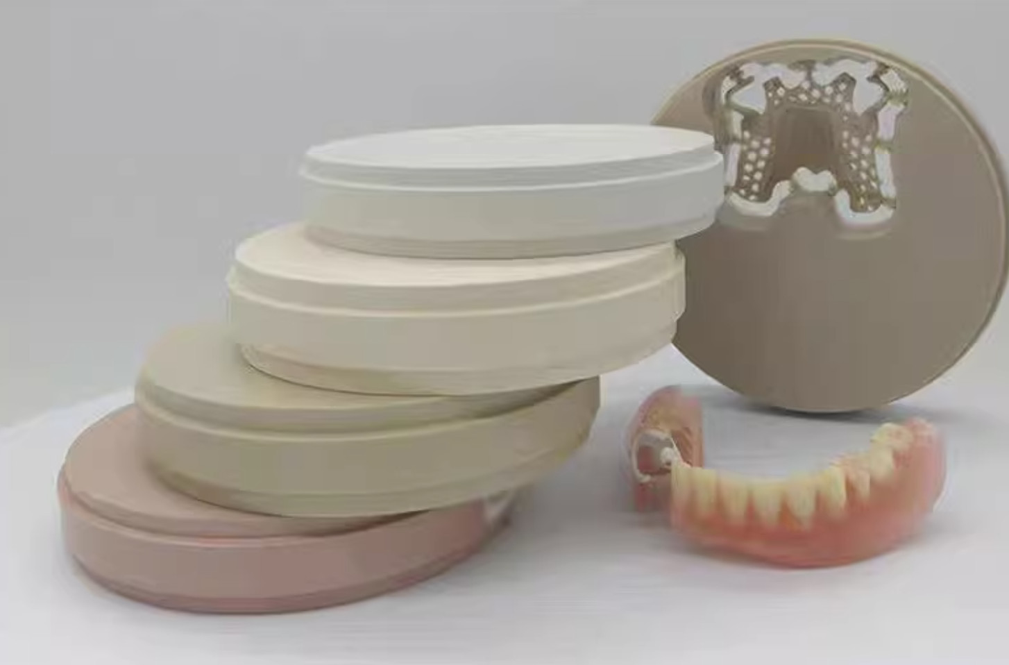 HPP/PEEK Dental Peek Disc For Dental Restorations Cad Cam Milling Blank