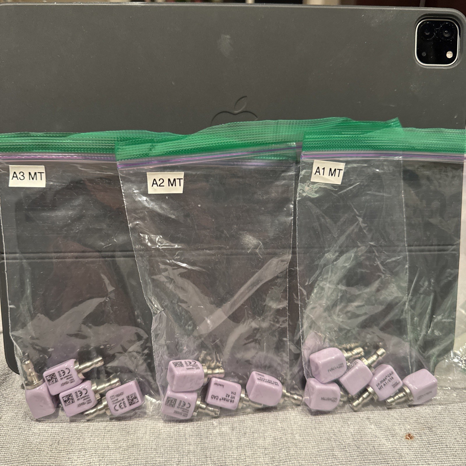 Ips Emax Cad Cerec In Lab MT A1-3 / C14. Check description for quantities