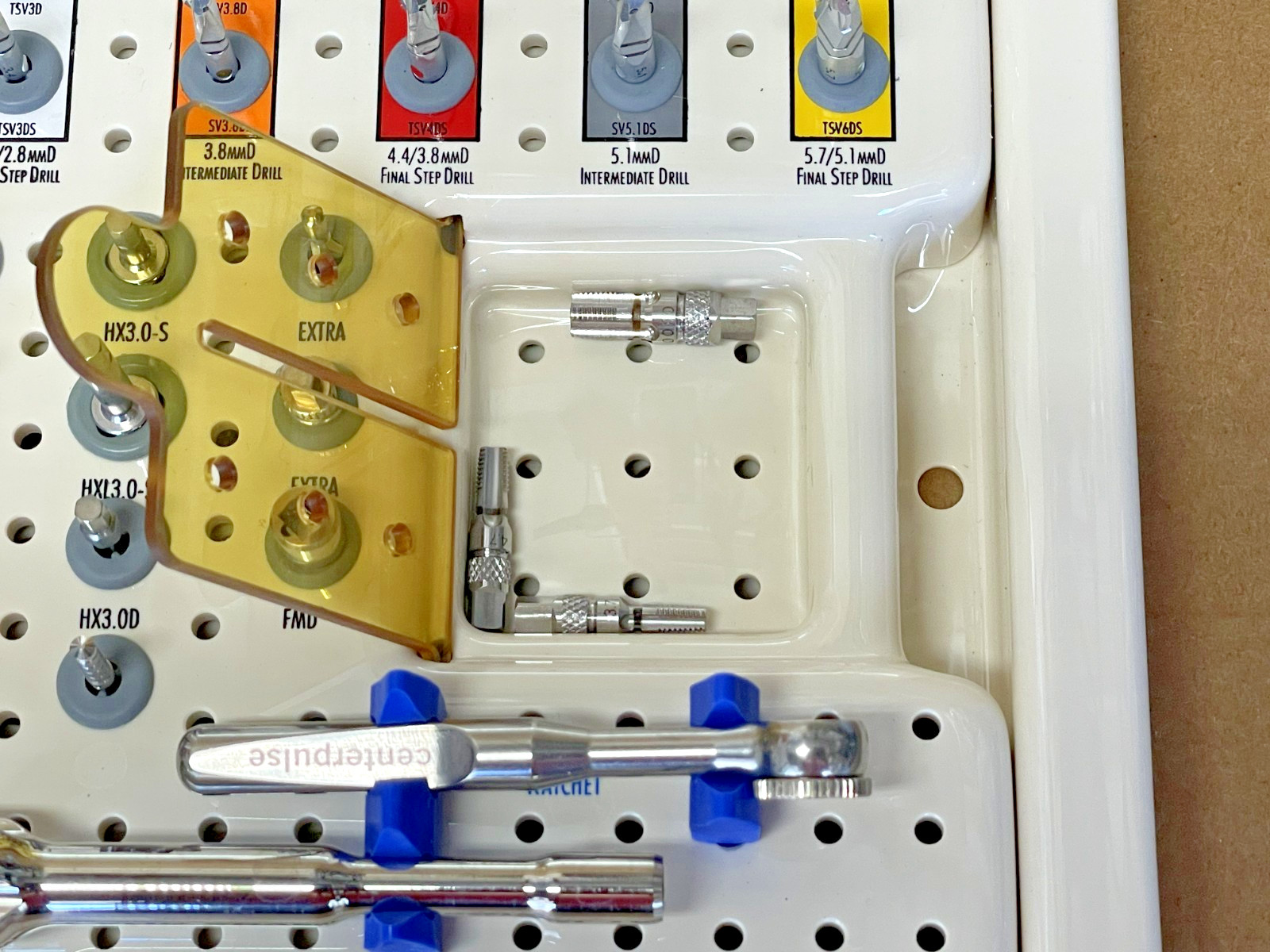 Centerpulse Tapered Screw Vent Dental Kit,Excellent As Pictured Items Only