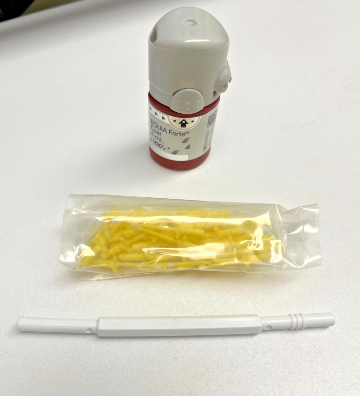 GC America Equia Forte Coat Kit- 4mL Bottle of Coat, 50 microtip applicators