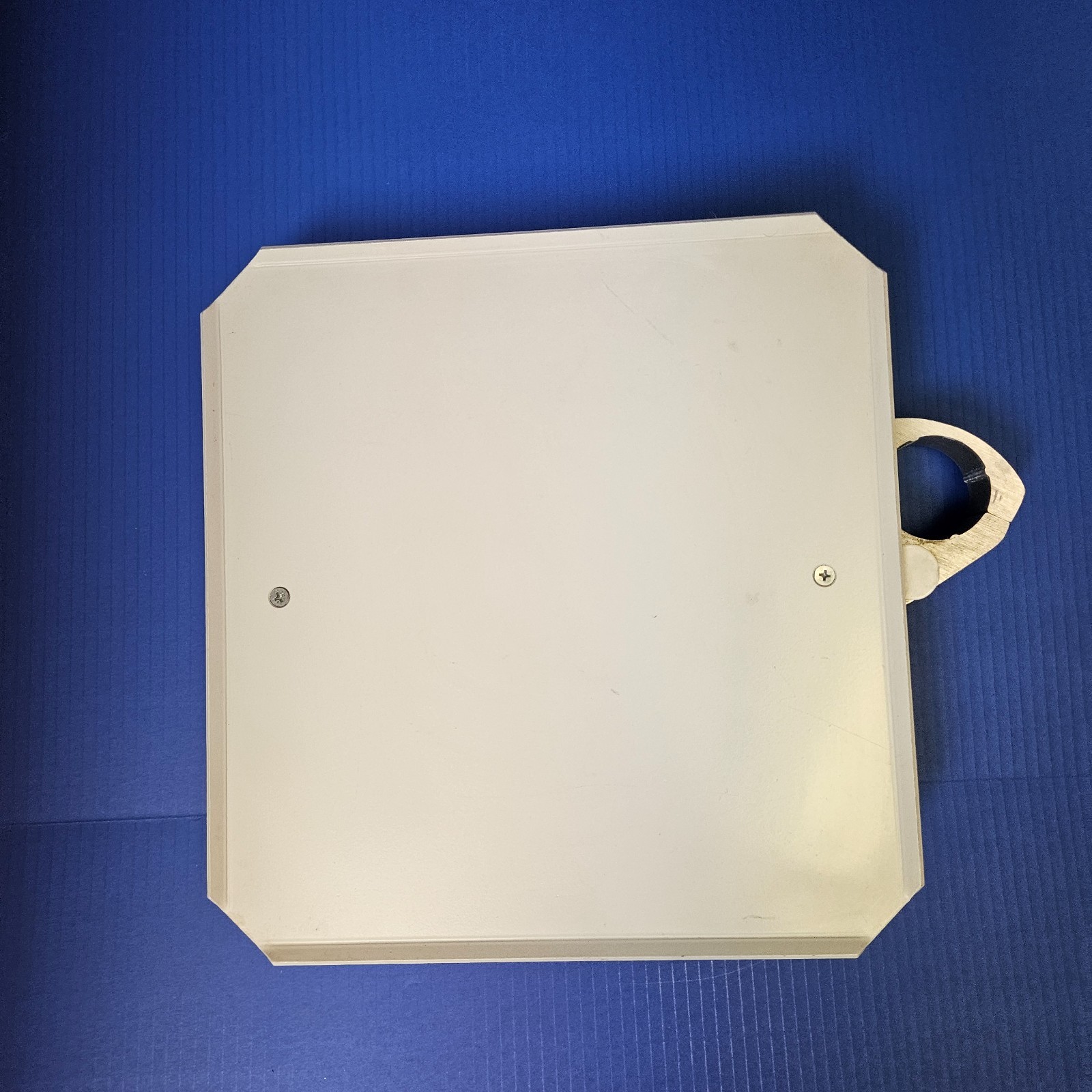 ARM TRAY WITH METAL POST MOUNT CLAMP