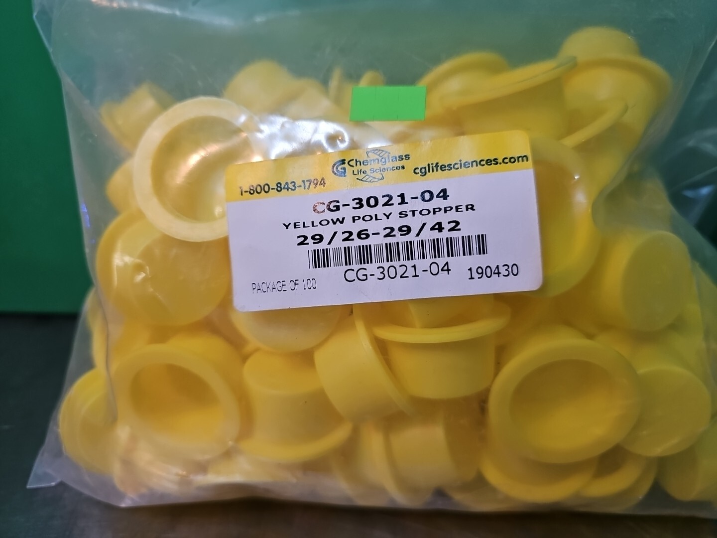 CHEMGLASS CG-3021-04 YELLOW POLY STOPPERS | 29/26-29/42 | Package Of 100