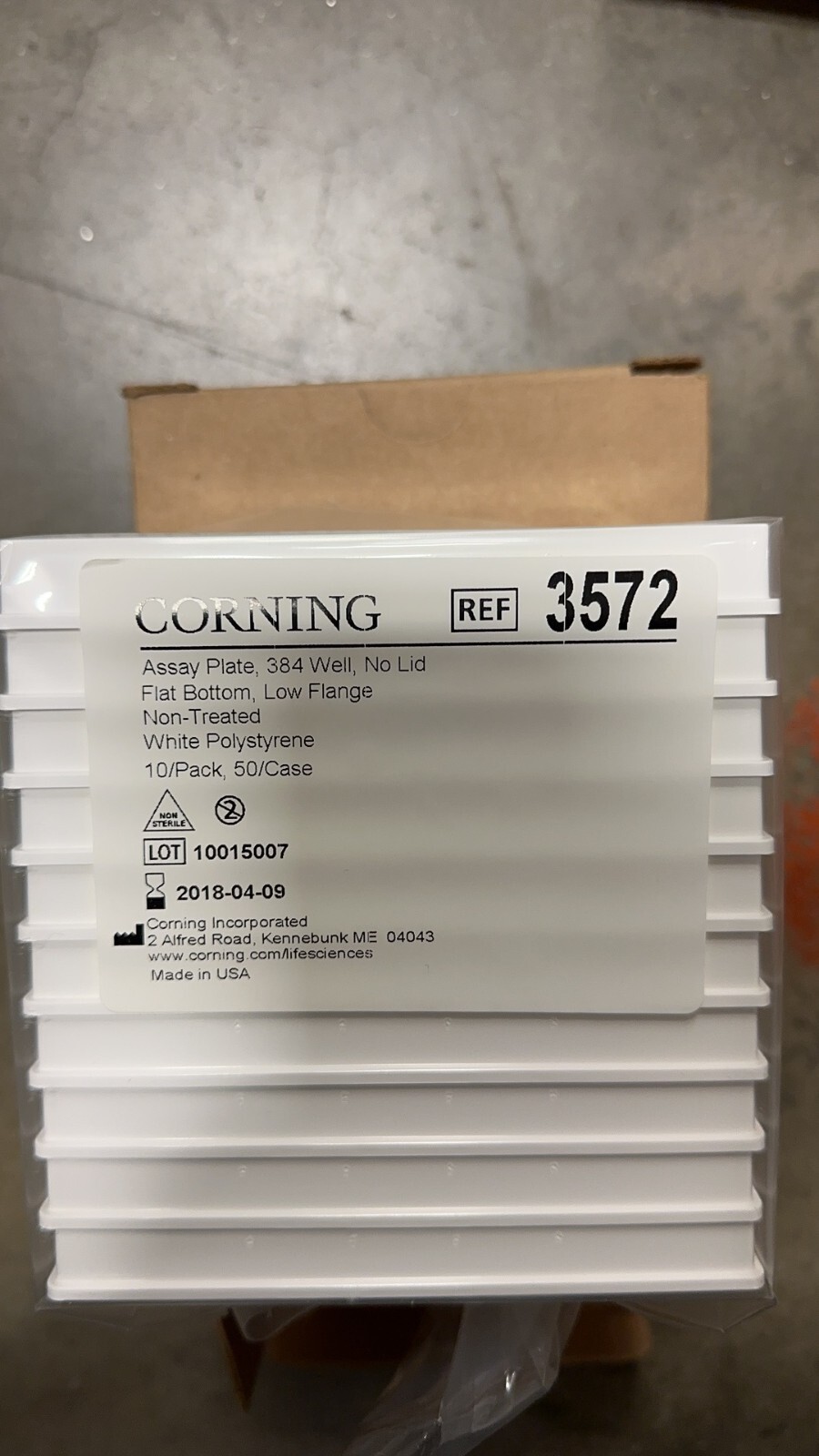 1 BOX OF 10 CORNING 3572 384 WELL FLAT BOTTOM ASSAY PLATES