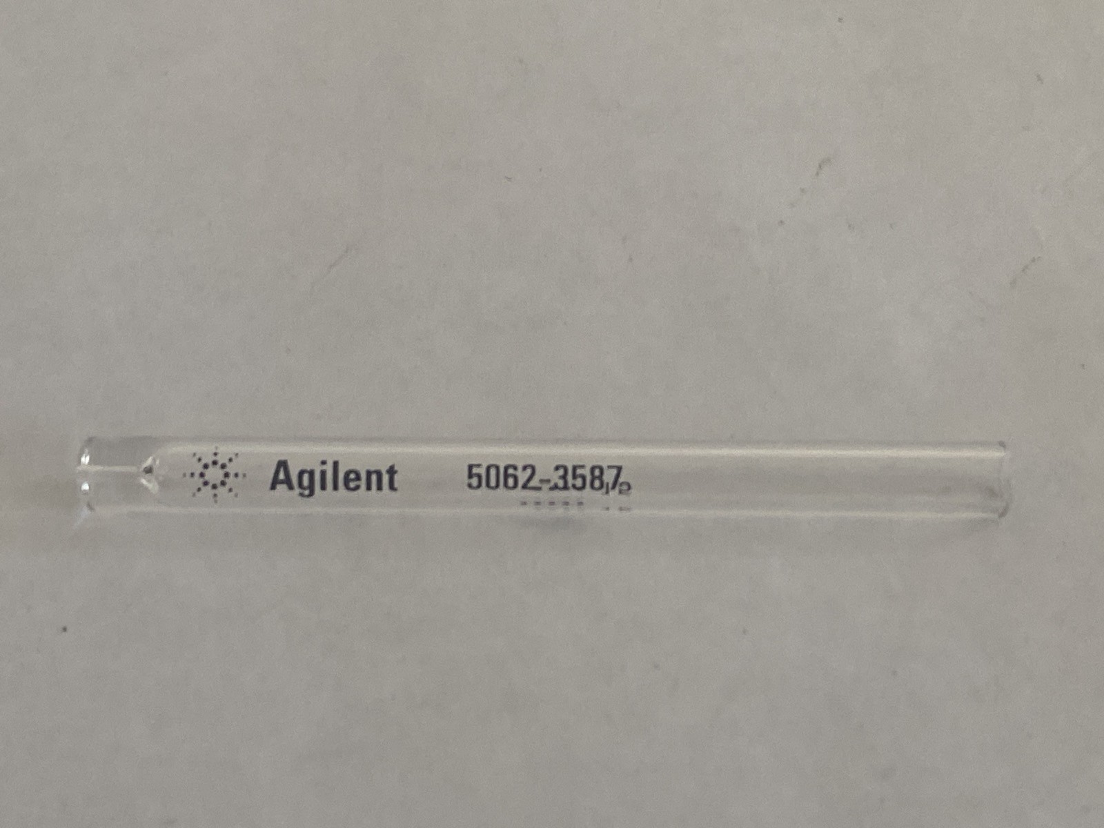AGILENT Gas Chromatography Splitless Inlet Liner 4mm ID 78.5mm L 900uL 5062-3587