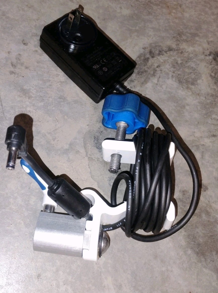 30 Lot AC Adapter W/ Pole Clamp For Covidien Kangaroo Joey Pump  61-383493 Used