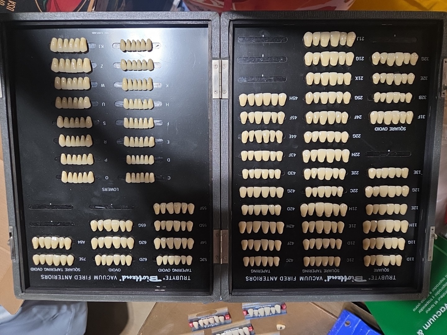 1 DENTSPLY TRUBYTE BIOBLEND PORCELAIN & PLASTIC ANTERIORS MOULD GUIDE. USA
