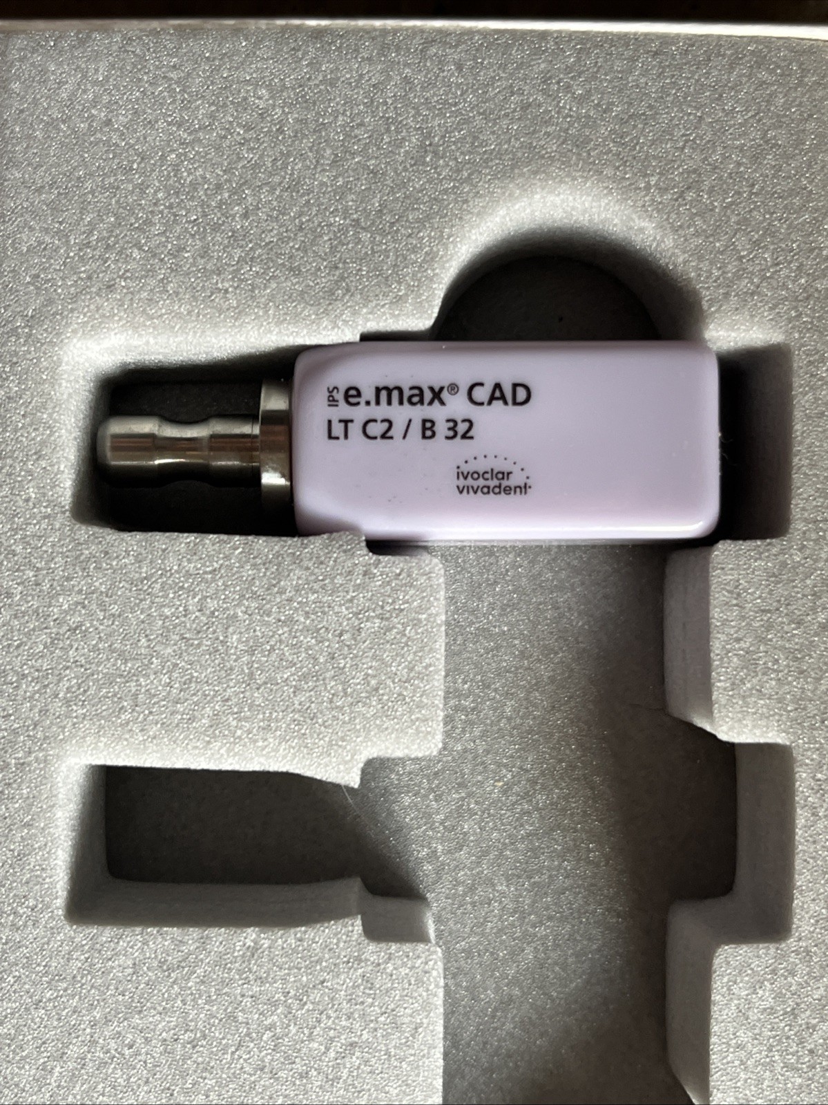 IPS e.max CAD CEREC Implant Blocks – LT C2/32 pk of 1 New open box