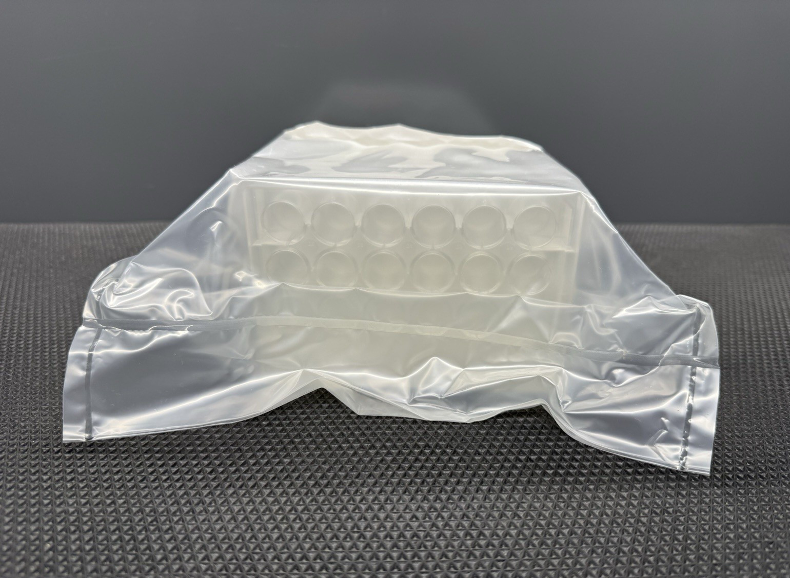 Corning BioCoat 356408 24 Well Plate w/Lid, 5 Per Pack/9 Packs, Exp. 2028-10-12