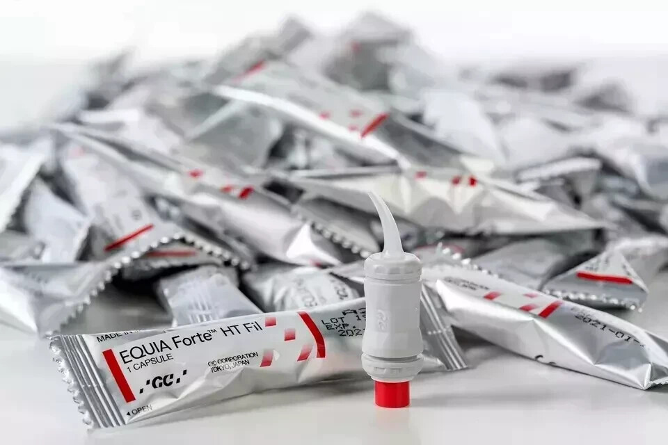 Dental GC EQUIA Forte HT Bulk Fill Glass Hybrid Restorative 25 Capsule Pack