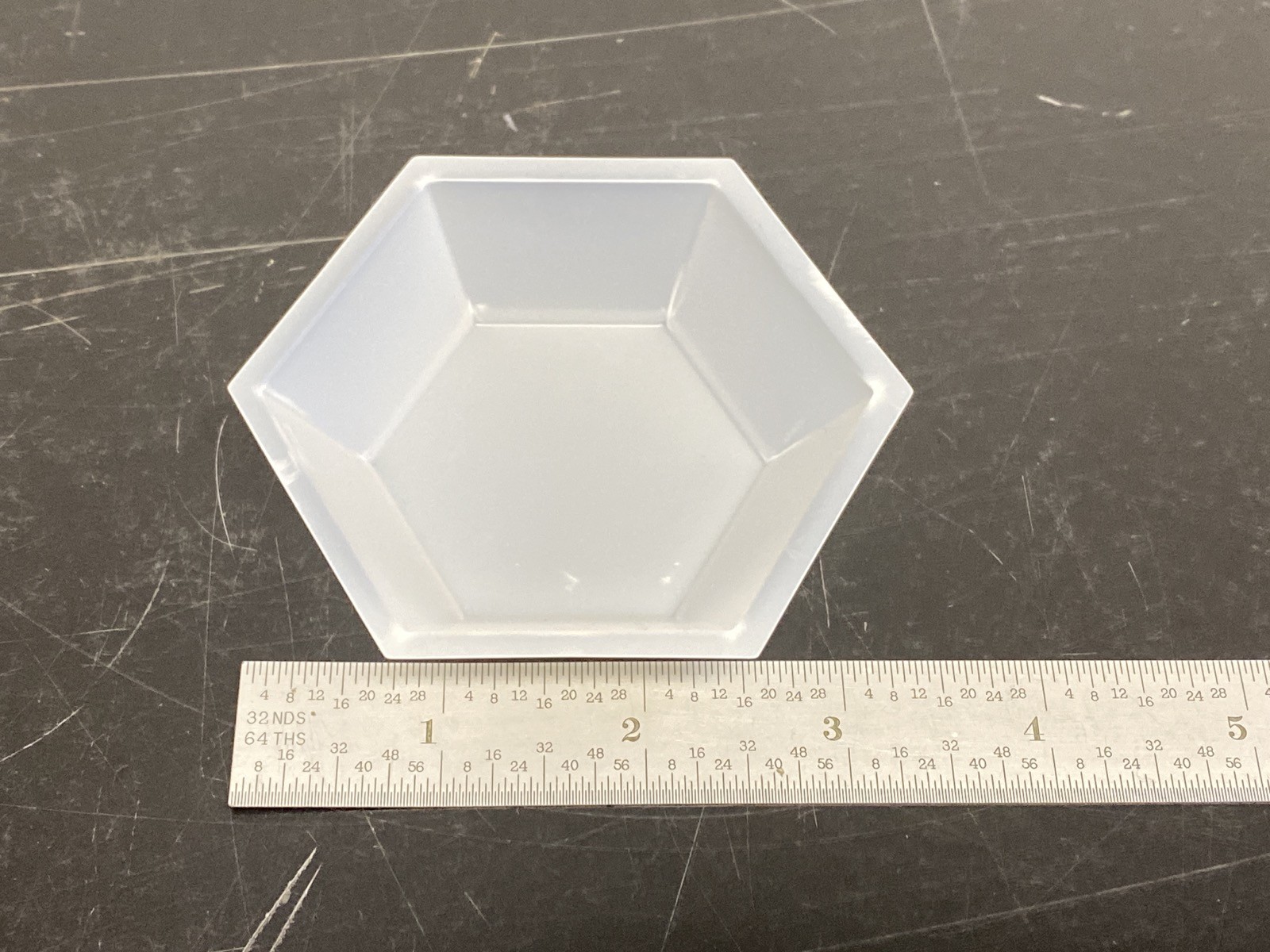 (~480) FISHERBRAND Polystyrene Weighing Dishes Hexagonal Shape 02-202-101