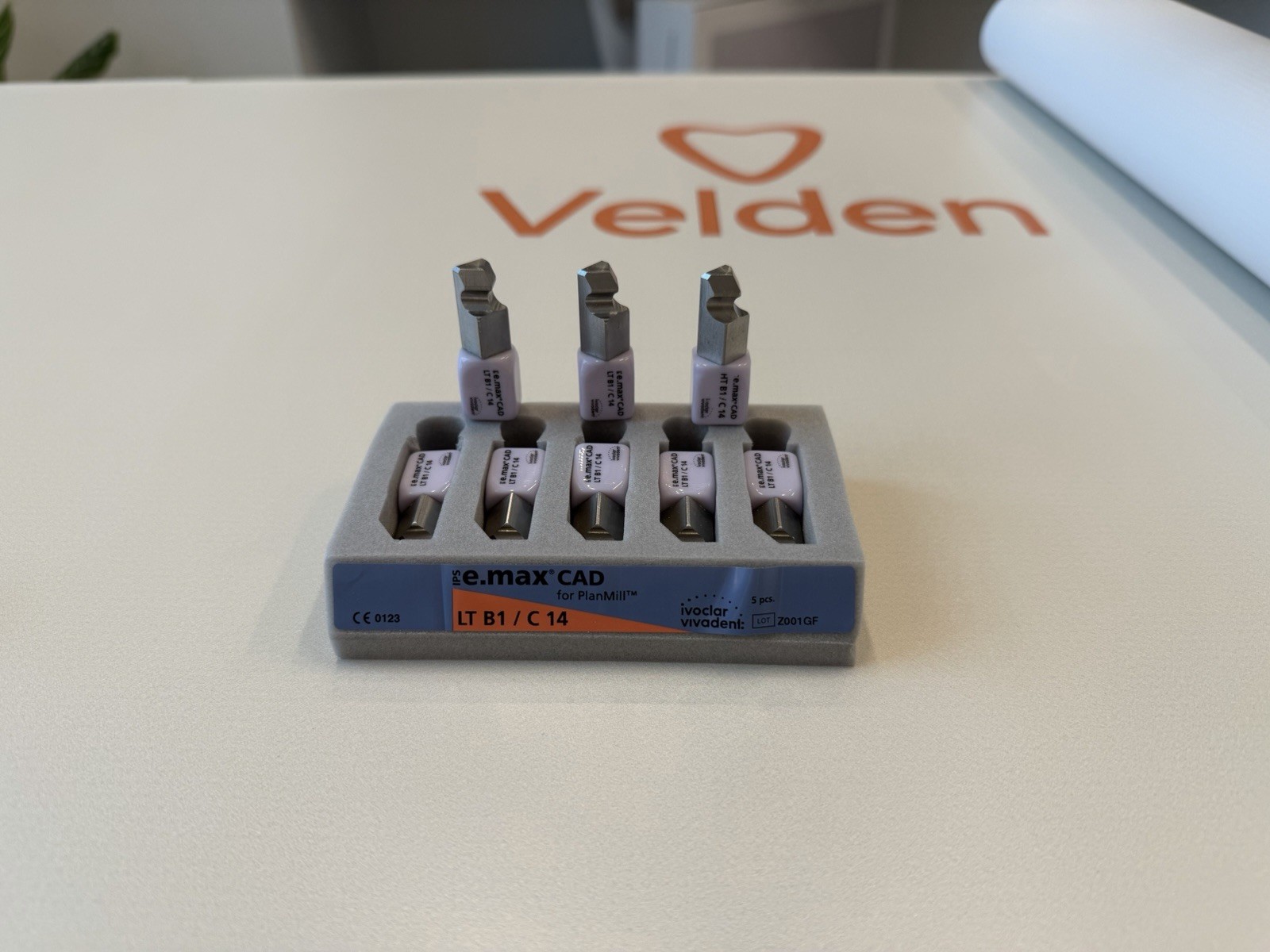 IPS e.max CAD LT B1 C14 for PlanMill – Ivoclar – Lot of 8 Blocks