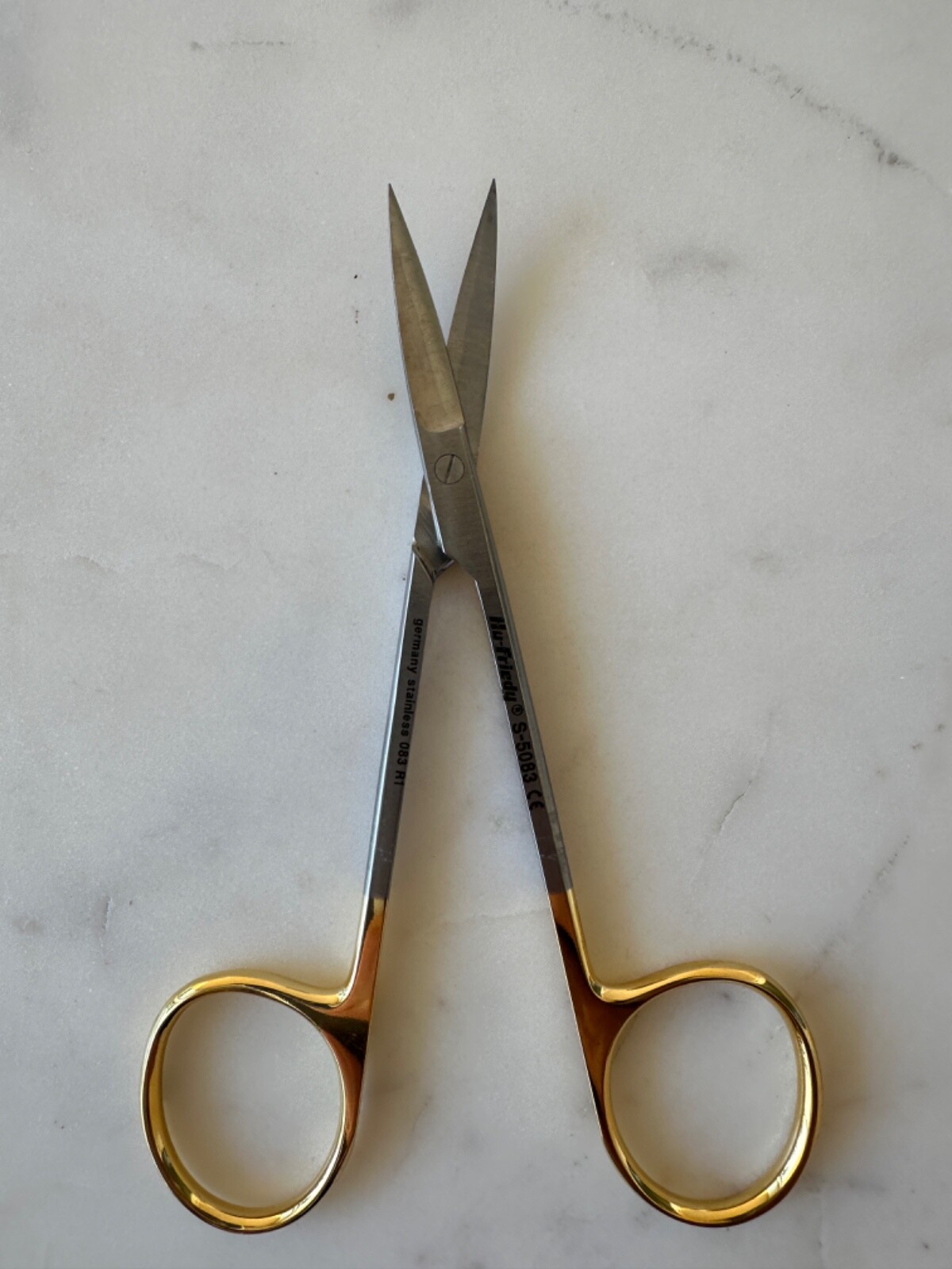 🦷HU-FRIEDY SCISSORS IRIS #S5083 ANGLED, PERMASHARP 11.5CM