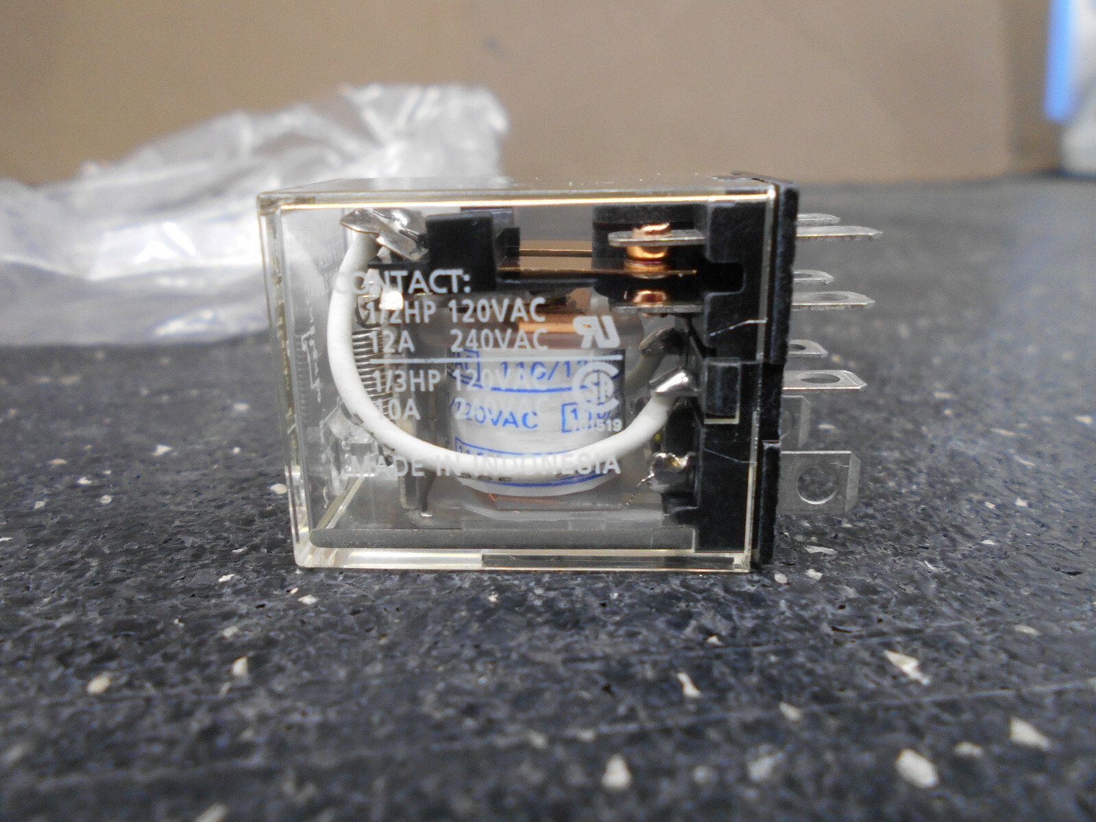 CUTLER HAMMER D7PR2A 240VAC 12A 1/2HP 8 POINT RELAY