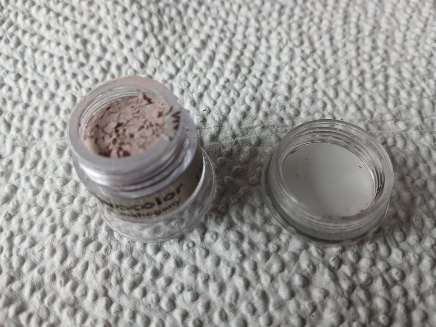 Ivocolor Essence E-02 Creme 1.8g, Past / Date, Mahogany Or Glaze Powder