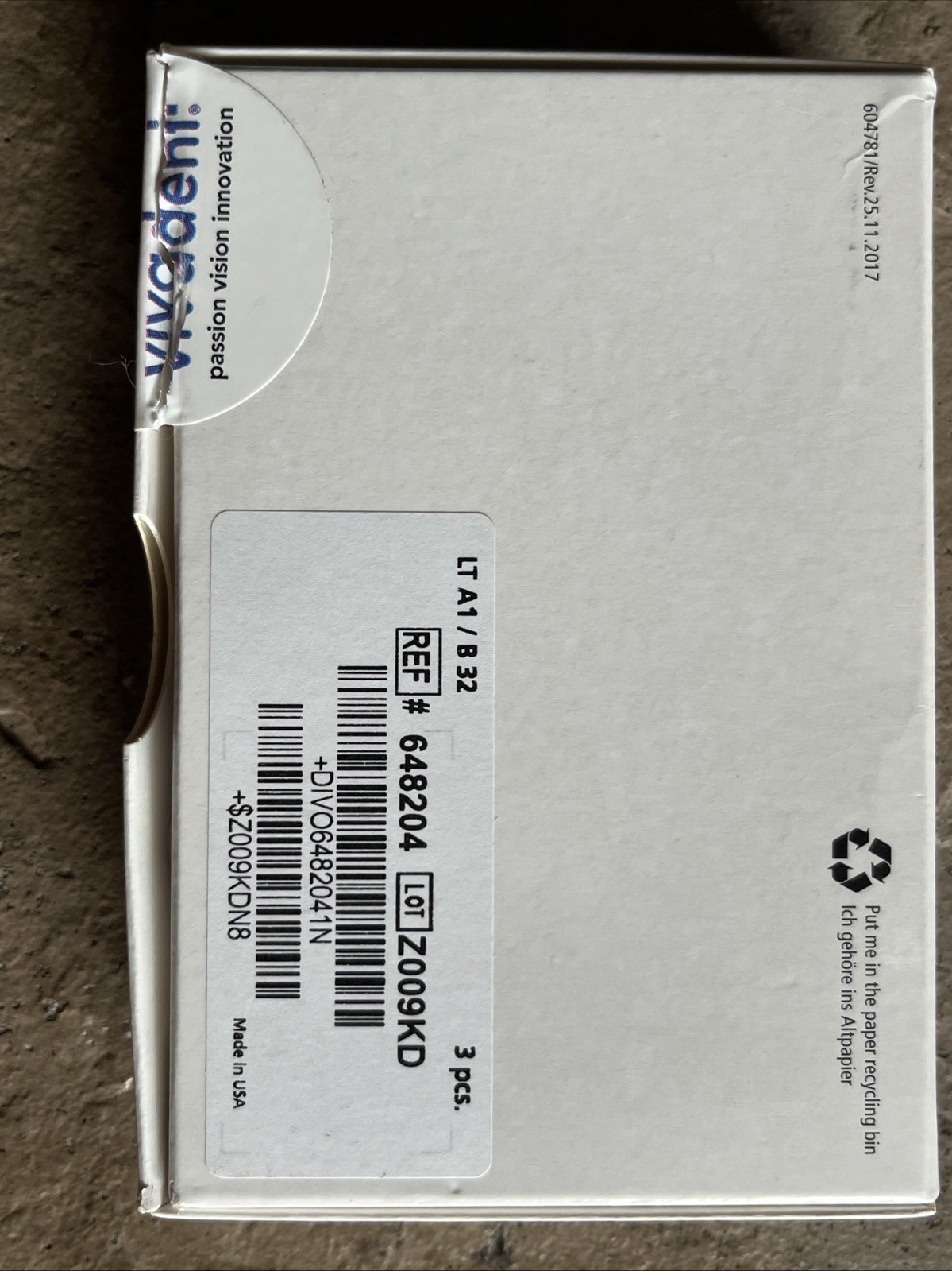 IPS e.max CAD CEREC Implant Blocks – LT A1/B32 – Ivoclar Pack of 3 New open box