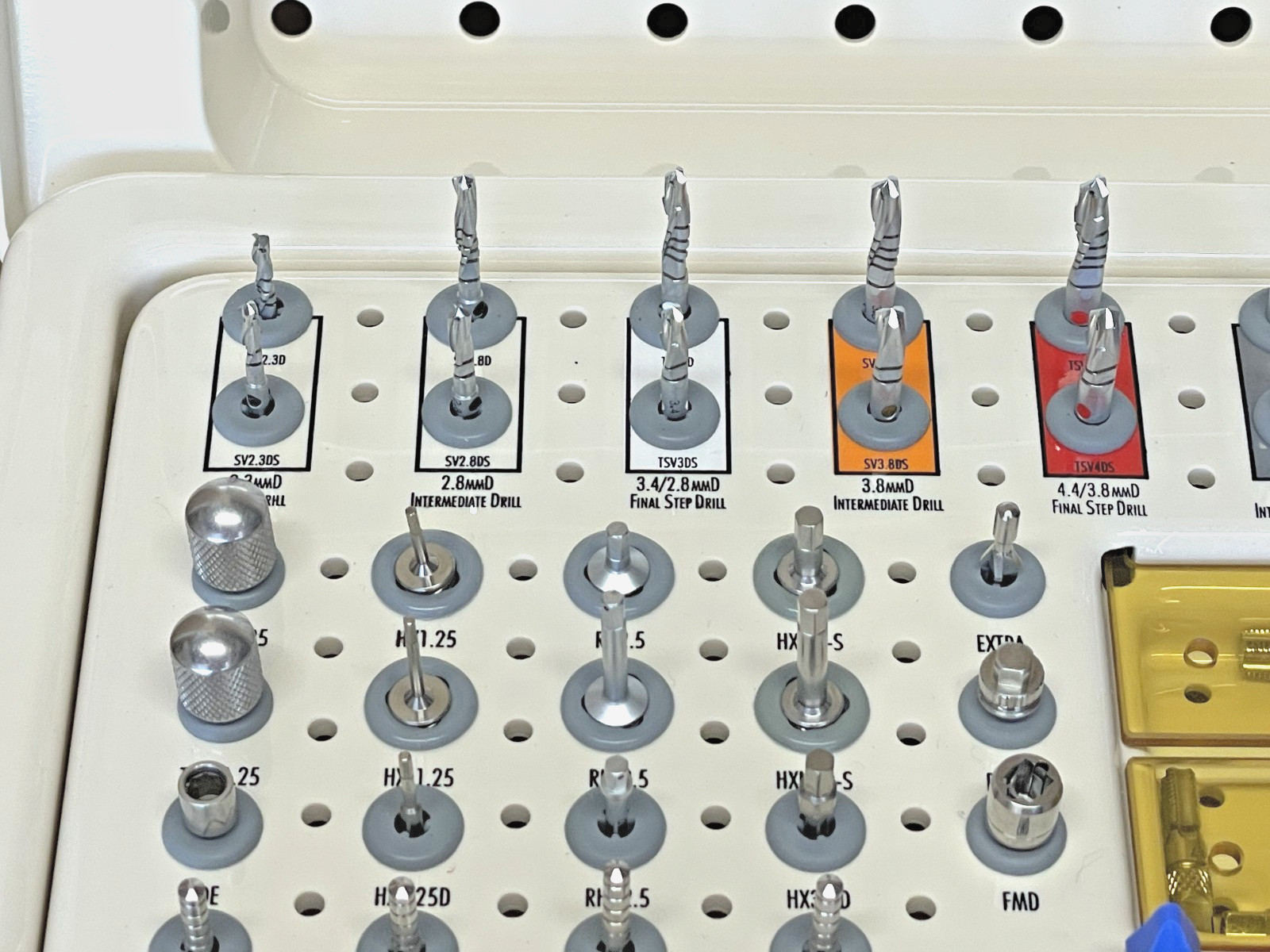 Centerpulse Tapered Screw Vent Dental Kit,Excellent As Pictured Items Only