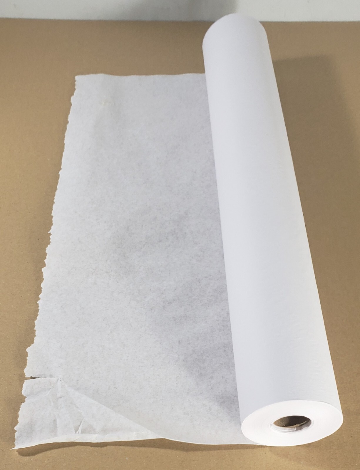 Cardinal Health Exam Table Paper, 18″x150′ White, 19# Semi-Crepe Paper