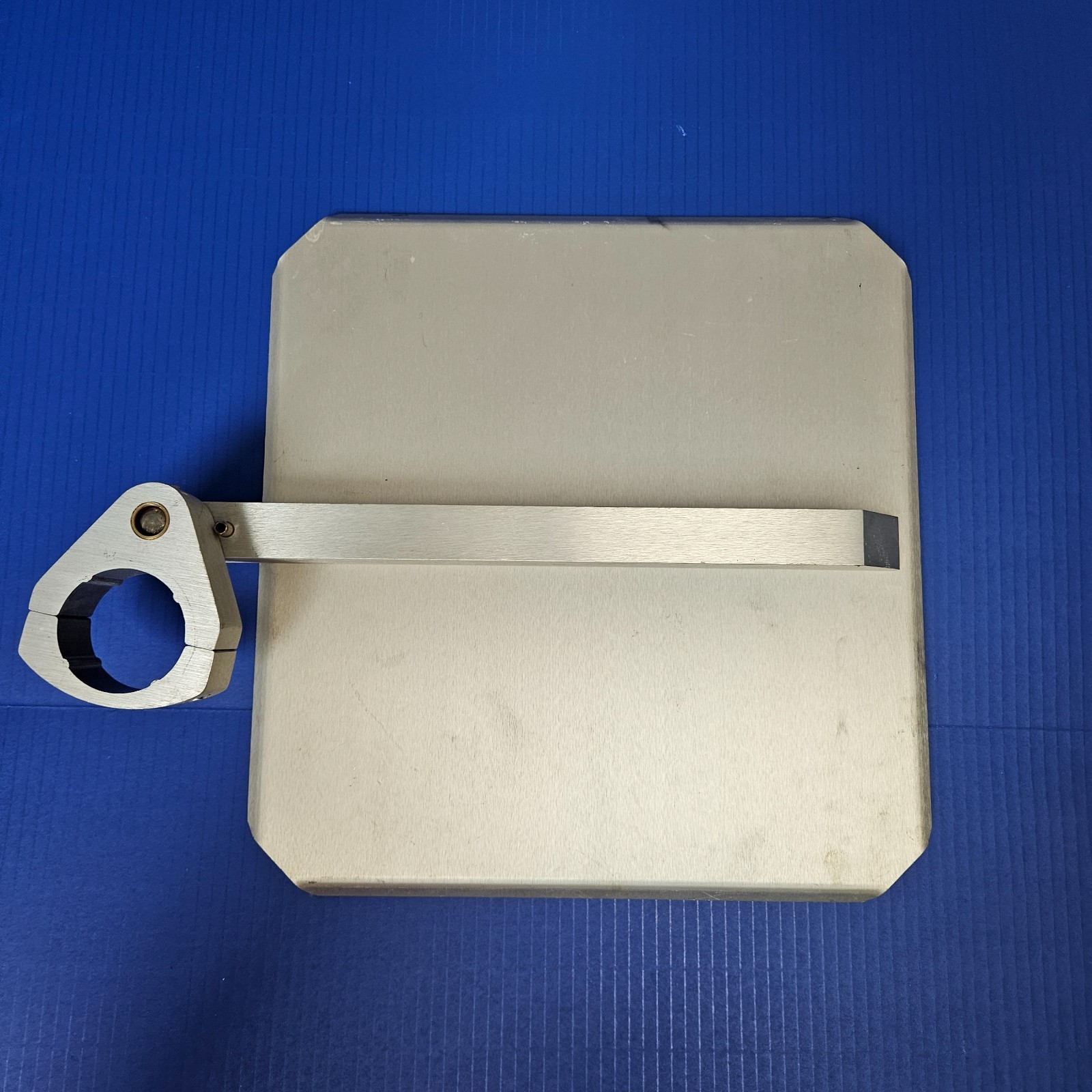 ARM TRAY WITH METAL POST MOUNT CLAMP
