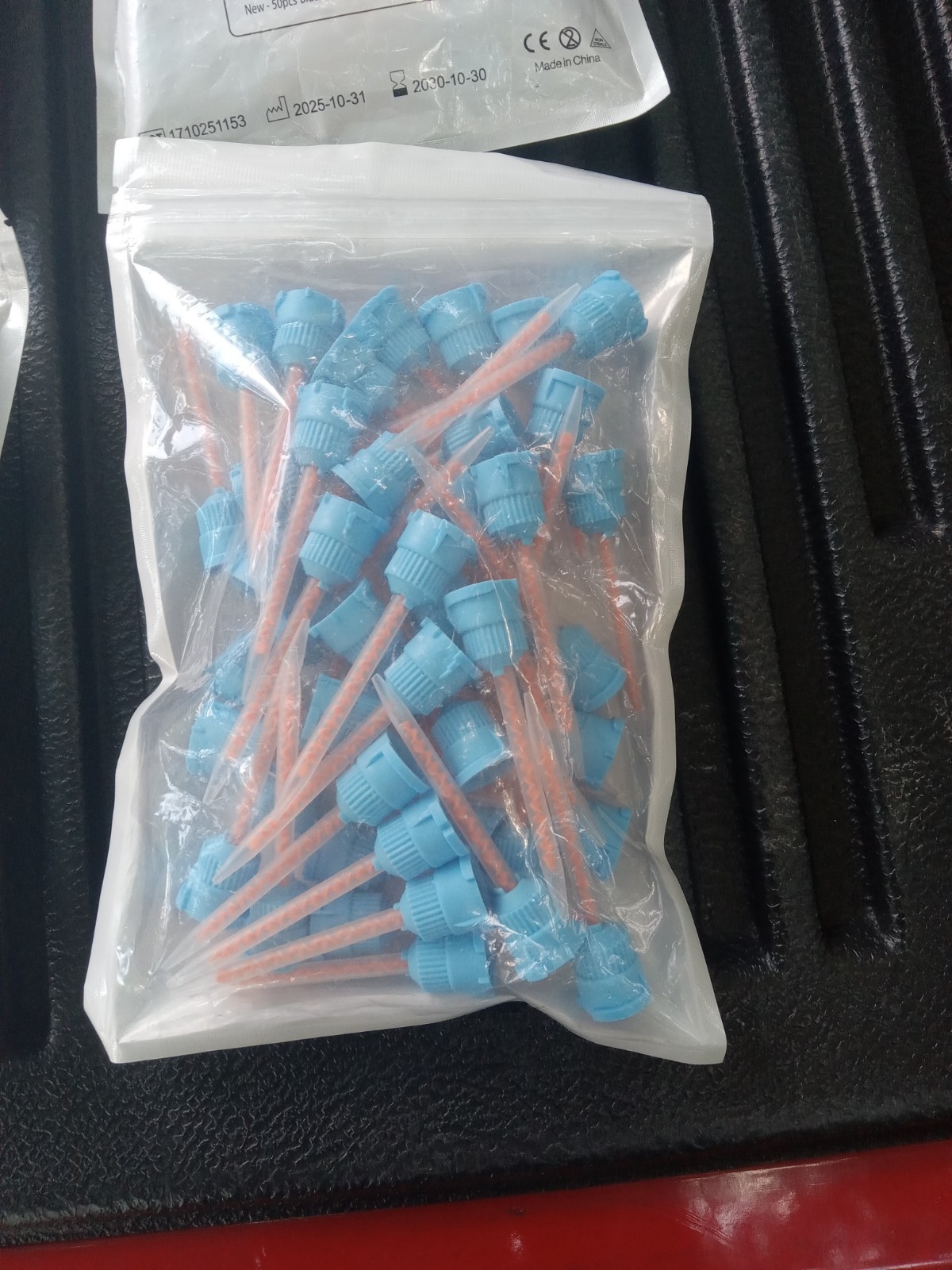 La Miere High Performance Dental Mixing Tips – Blue & Orange – 200 Pcs