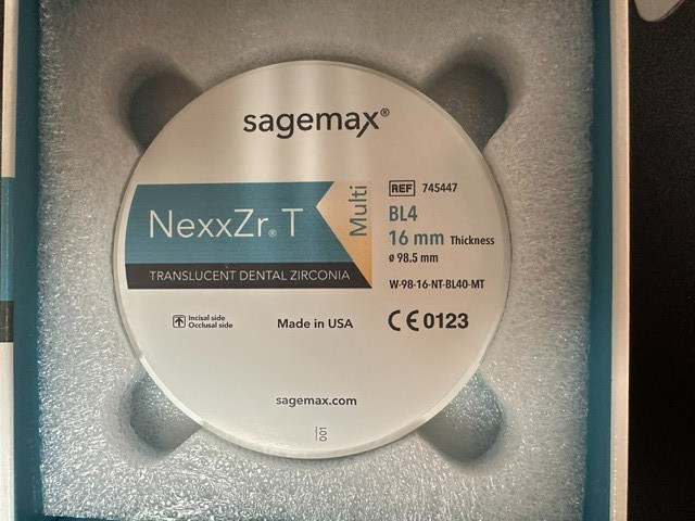 Sagemax NexxZr T Multi Zirconia Puck Translucent Shade BL4 W98-16mm