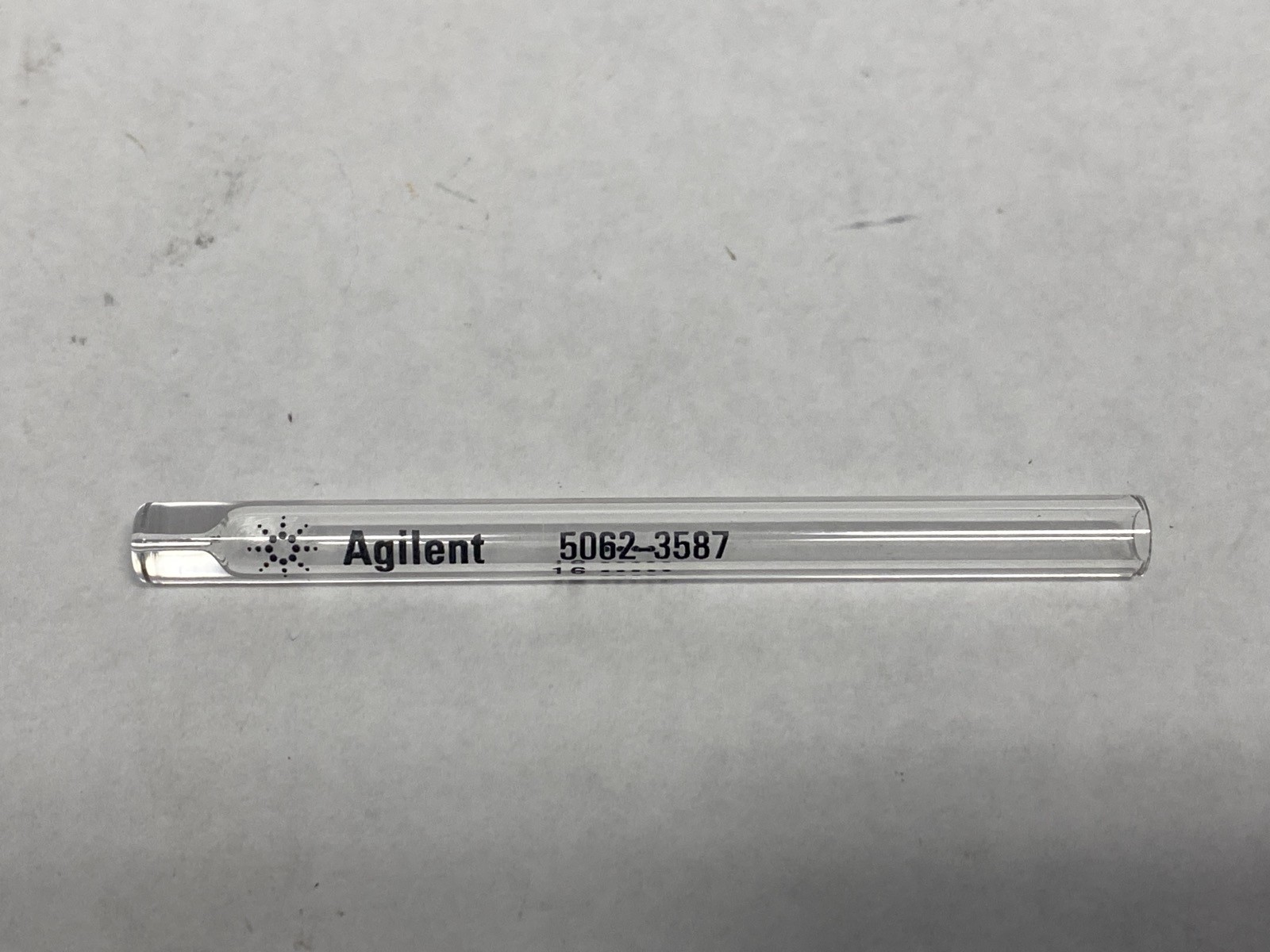 AGILENT Gas Chromatography Splitless Inlet Liner 4mm ID 78.5mm L 900uL 5062-3587