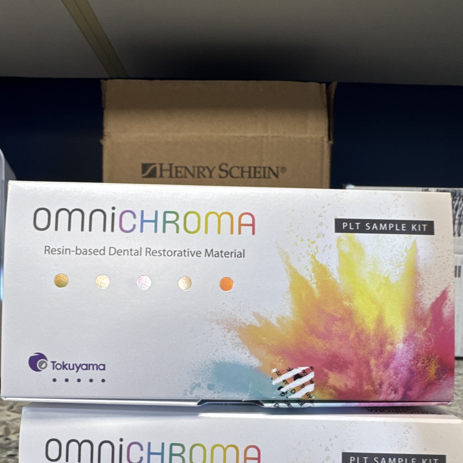 Tokuyama OMNICHROMA Flow Dental Restorative Resin Trial 1g Syringe