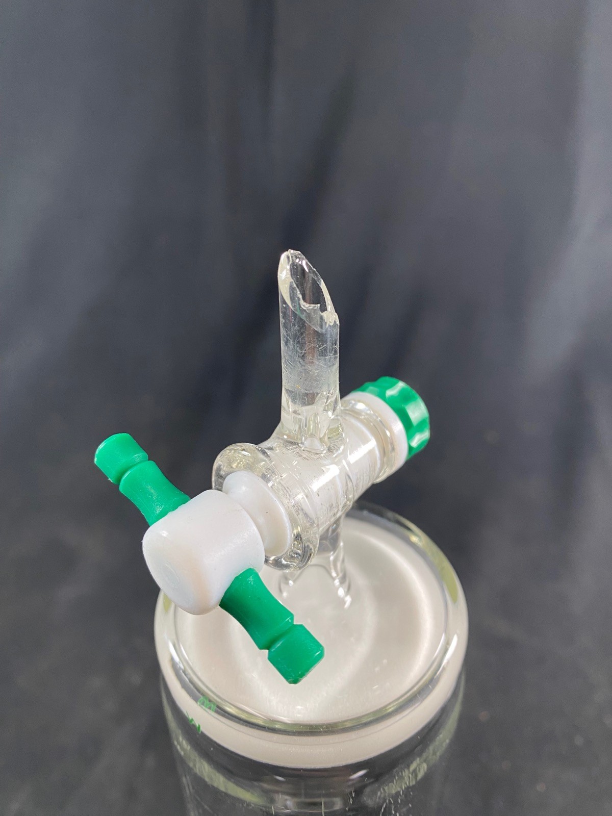 CHEMGLASS Glass 250mL GL-32 Medium Frit Solid Phase Peptide Synthesis Vessel