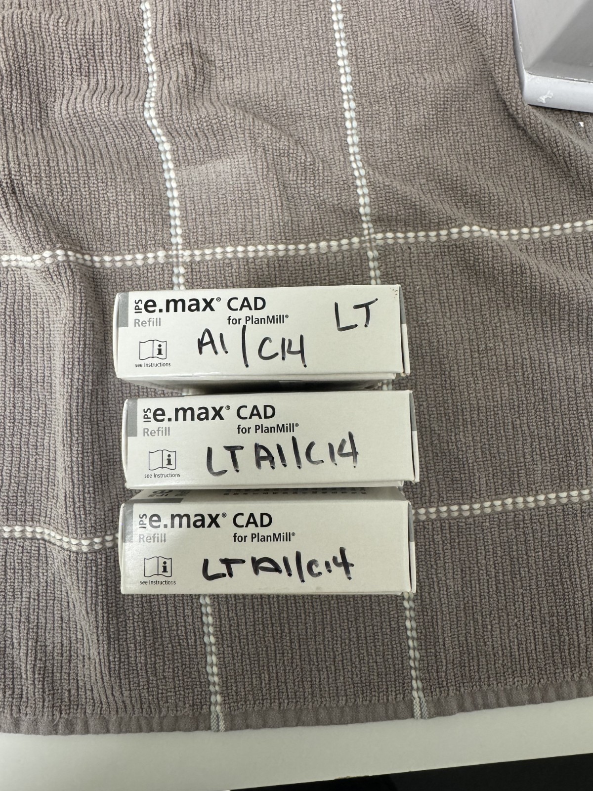 Emax Cad Planmill original Blocks 5pc per box. shade A1.