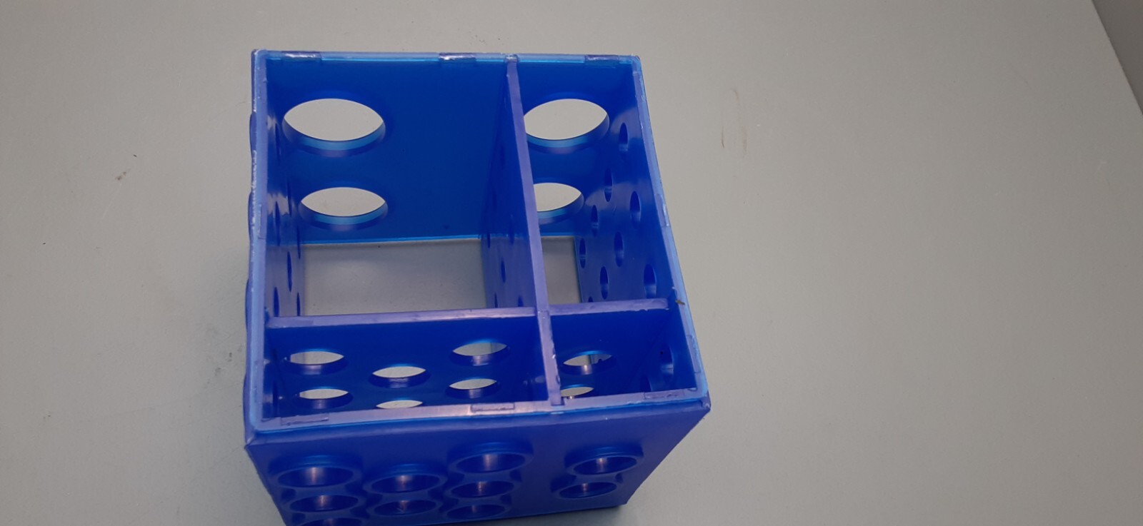 4 WAY FLIPPER RACK Cube 4 1/4″ X 4 1/4″ / Blue Very clean condition