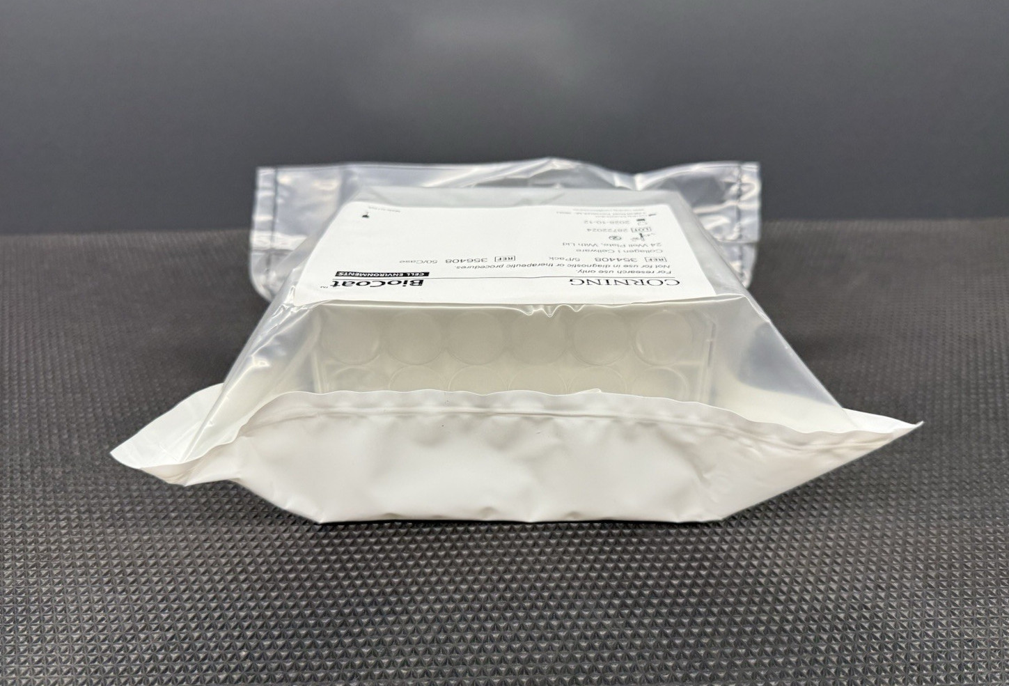 Corning BioCoat 356408 24 Well Plate w/Lid, 5 Per Pack/9 Packs, Exp. 2028-10-12