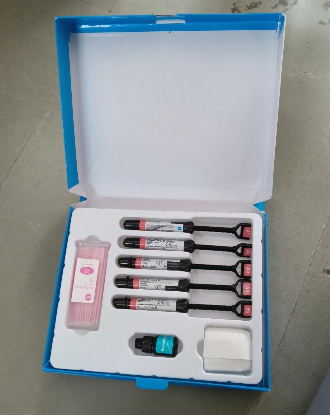 SHOFU BEAUTIFIL II Universal Nano Hybrid Composite Kit 5x4g Syr+ Bond 5 ML